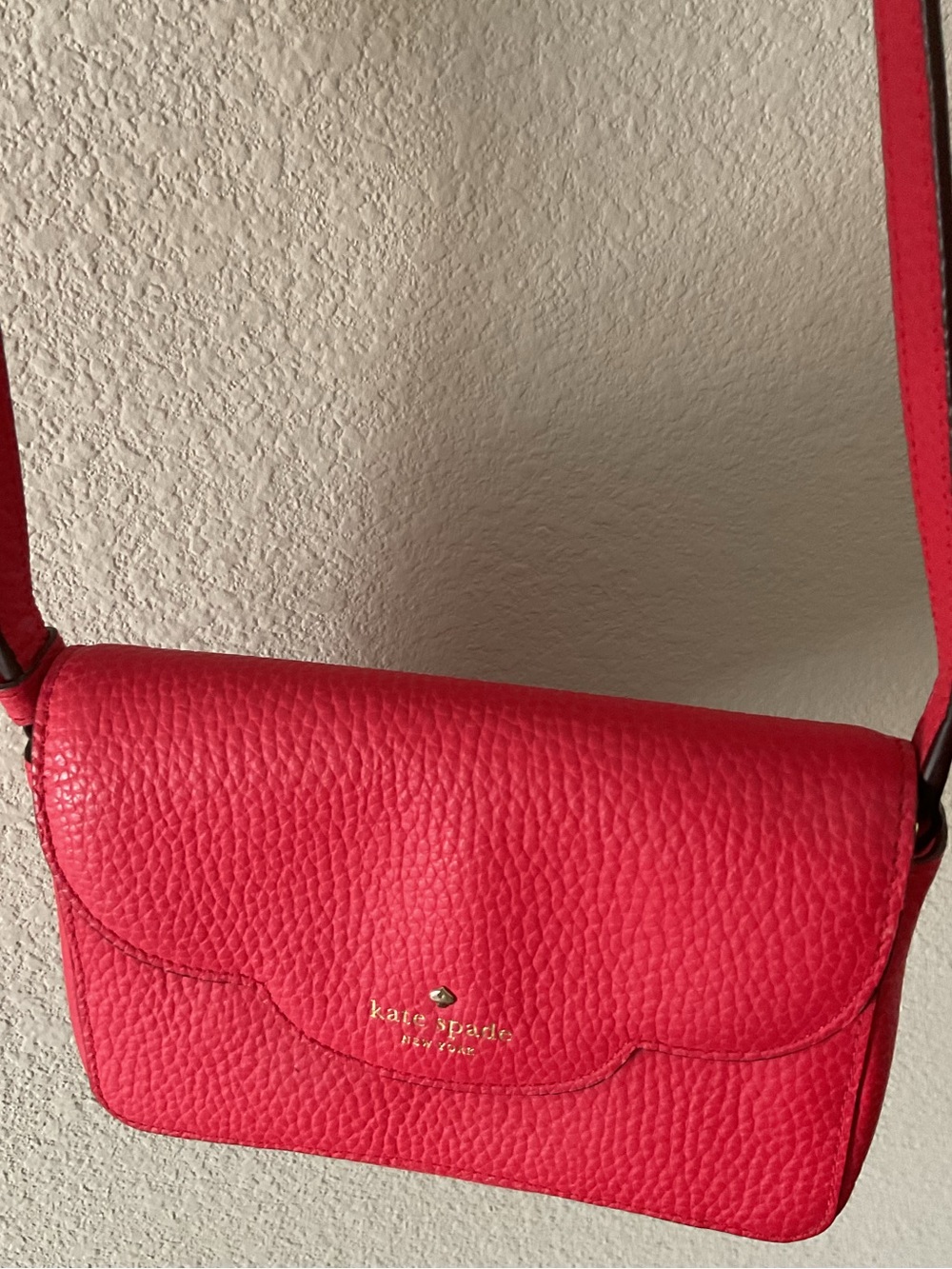 kate spade Pebbled Leather Crossbody in Bright Red. One size. NWOT. Never used.